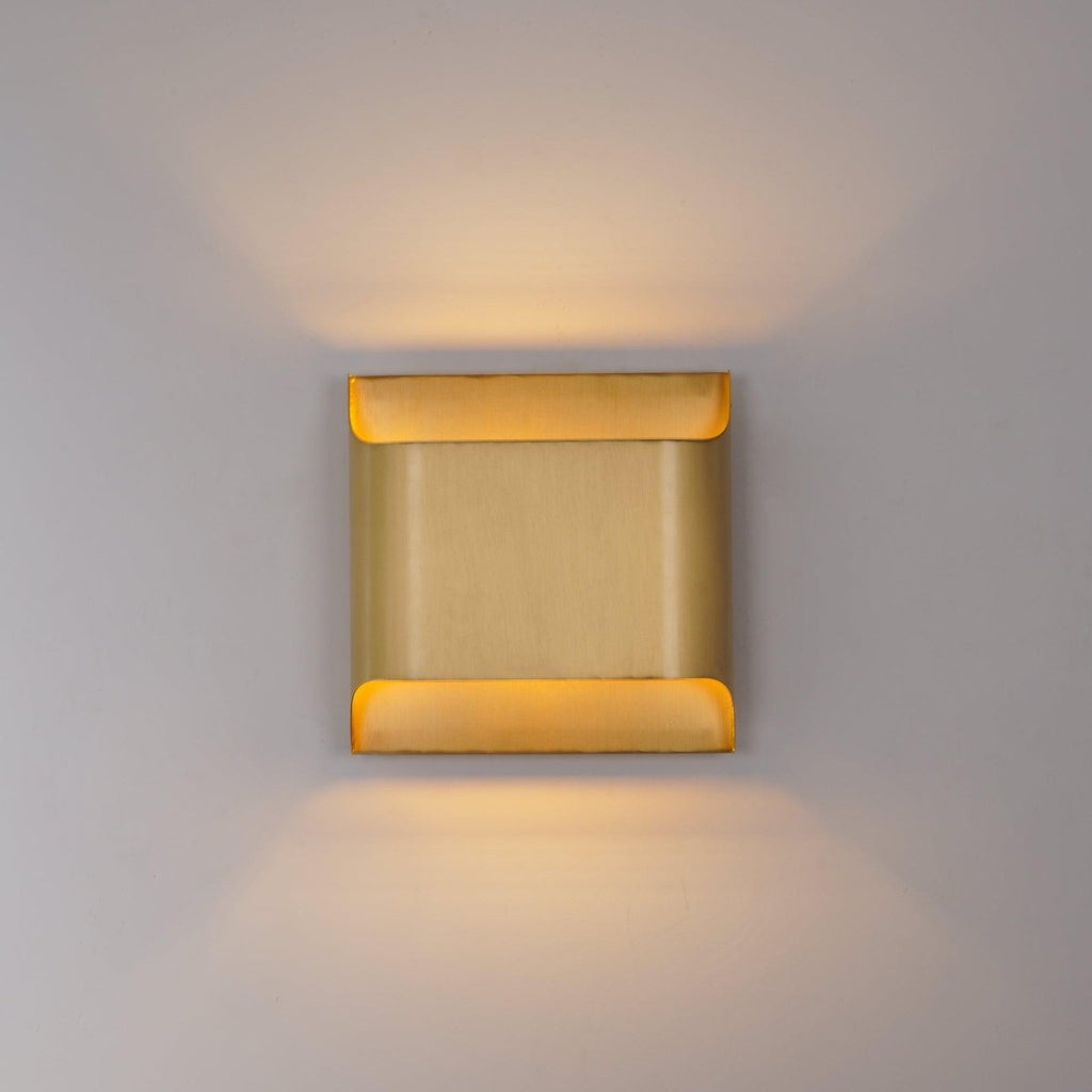 Curved Brass LED Wall Light Fixture - Single Bulb, Modern Design