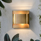 Curved Brass LED Wall Light Fixture - Single Bulb, Modern Design