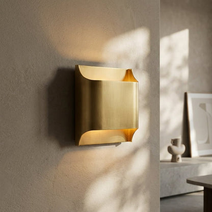 Curved Brass LED Wall Light Fixture - Single Bulb, Modern Design3