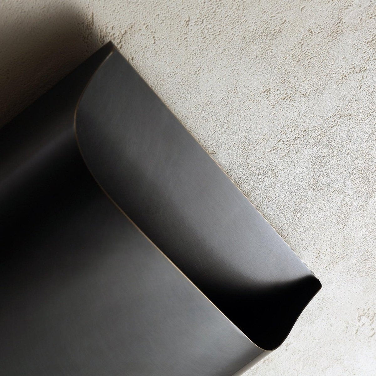Curved Brass LED Wall Light Fixture - Single Bulb, Modern Design